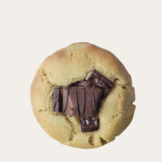 Bueno NYC-style gourmet cookie topped with melted Kinder Bueno chocolate